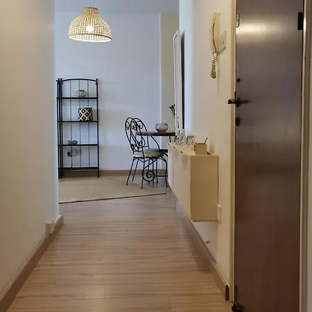 Apartment Prime Location - & Beach - Fast Internet 100-25 Mbps - Spacious & Cozy
