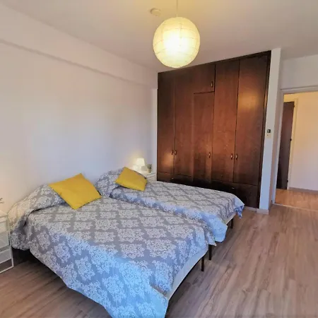아파트 Prime Location - & Beach - Fast Internet 100-25 Mbps - Spacious & Cozy 라르나카