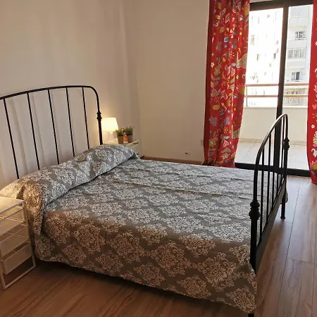 Prime Location - & Beach - Fast Internet 100-25 Mbps - Spacious & Cozy Apartment Larnaca