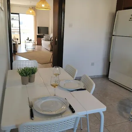 Prime Location - & Beach - Fast Internet 100-25 Mbps - Spacious & Cozy * Larnaca