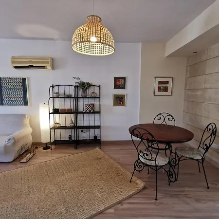 Prime Location - & Beach - Fast Internet 100-25 Mbps - Spacious & Cozy