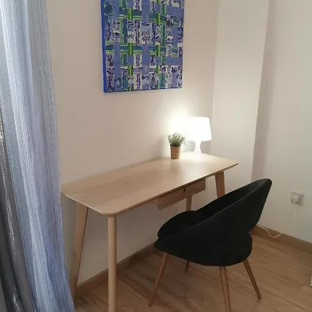 Prime Location - & Beach - Fast Internet 100-25 Mbps - Spacious & Cozy * 라르나카