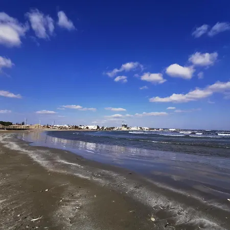 Prime Location - & Beach - Fast Internet 100-25 Mbps - Spacious & Cozy 라르나카